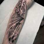 Rafael Lange Instagram - eu falei que ia tatuar o primeiro monstro que me matasse no hollow knight foi ele ✒️: @rodferod
