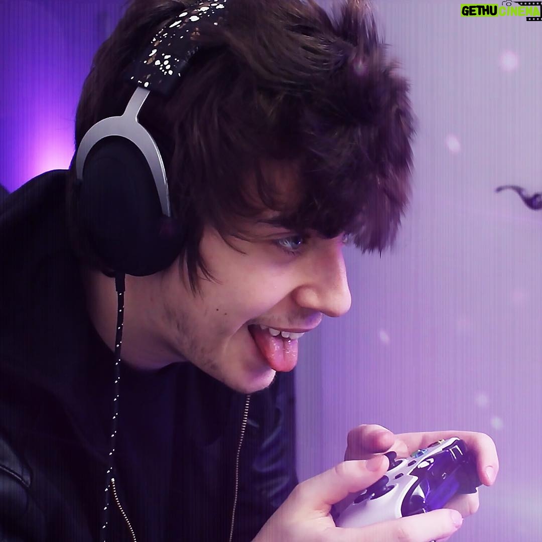 Rafael Lange Instagram - SIMULACRA ARG (05/07) “Você gosta de games? Comenta o seu preferido aí! hahaha 🎮”