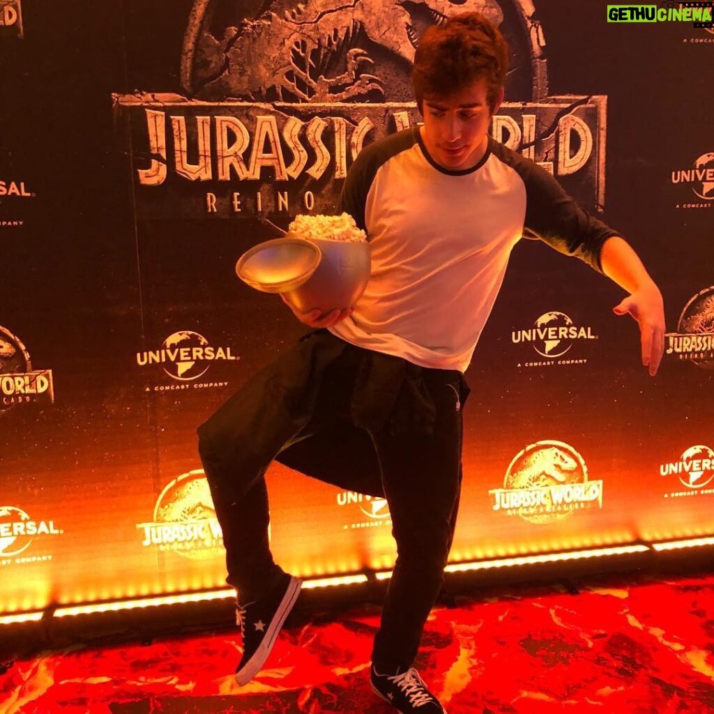 Rafael Lange Instagram - obrigado @universalpicsbr pelo convite pra assistir Jurassic World 2, o filme estreia hoje nos cinemas, fica a recomendação das salas XD da @cinemarkoficial que a qualidade do som é absurda e a tela é gigante!! #JurassicWorld2