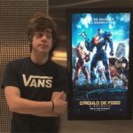 Rafael Lange Instagram - eu saí de casa querendo ver robô gigante dando porrada nos outros e eu juro que eu não podia estar mais feliz, robô gigante é top demais meu deus vão assistir #CirculoDeFogo2 que ta bom eu adorei juro