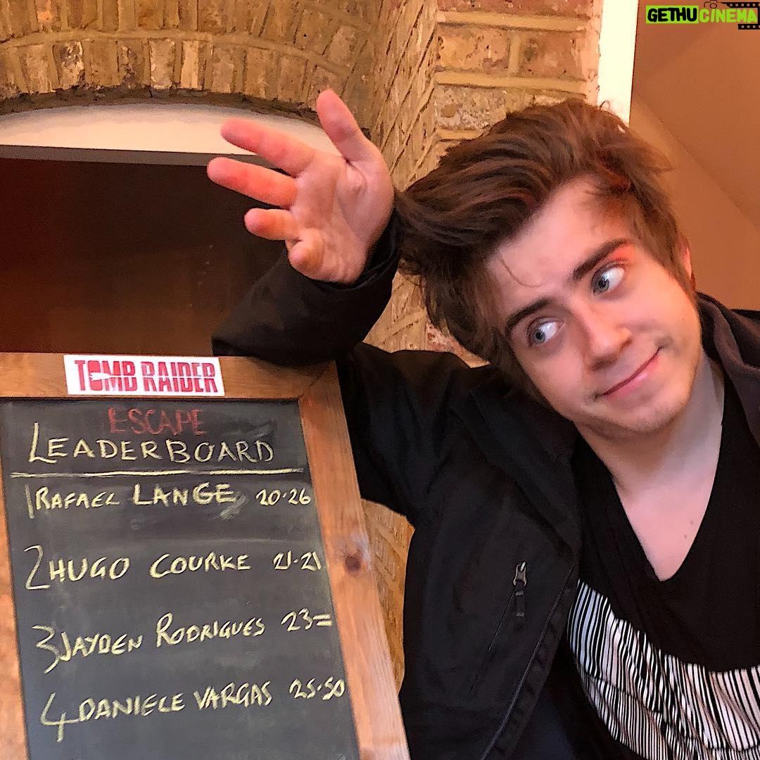 Rafael Lange Instagram - as vezes eu tento não ser incrível mas eu simplesmente não consigo #TombRaider #TombRaiderFilme #ConvidadoWB London, United Kingdom