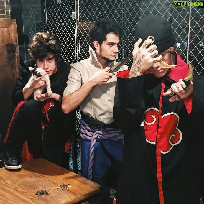 Rafael Lange Instagram - omae wa mou shindeiru Vila Oculta da Folha