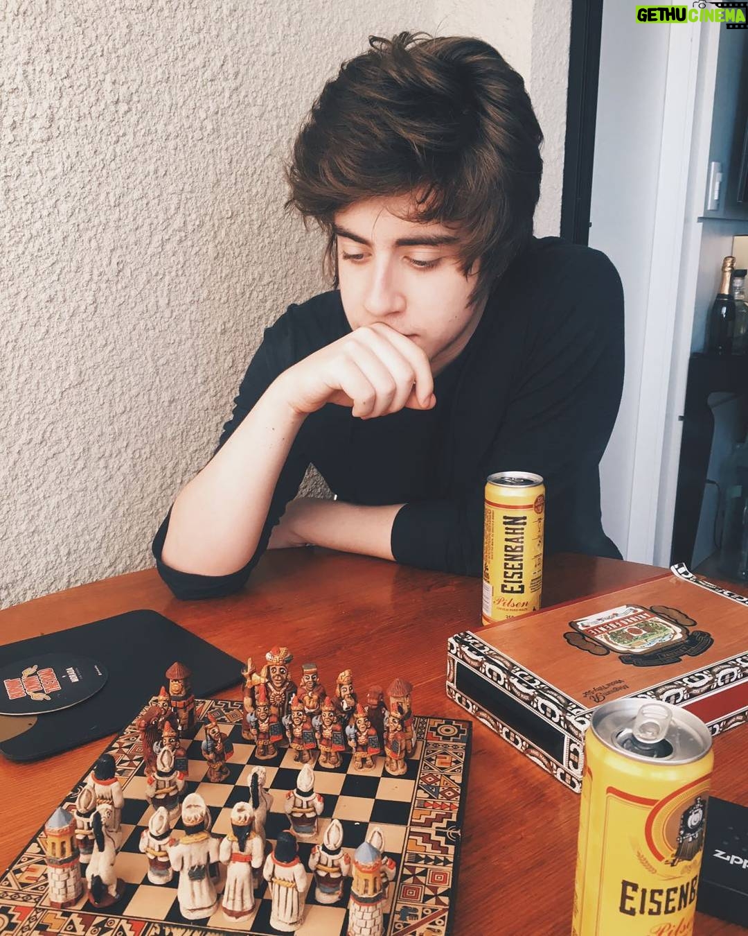 Rafael Lange Instagram - fotografado pelo meu oponente no xadrez @olucascoelho