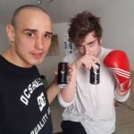 Rafael Lange Instagram - treino especial uma mão treina a outra segura a latinha SEGURA NOIS