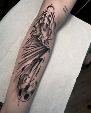 Rafael Lange Instagram - eu falei que ia tatuar o primeiro monstro que me matasse no hollow knight
foi ele
✒️: @rodferod