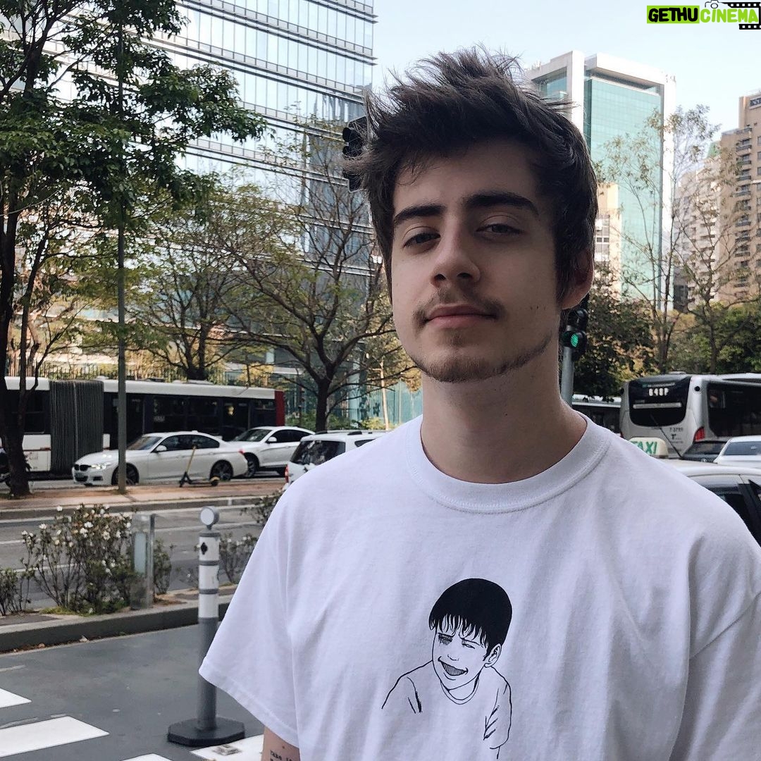Rafael Lange Instagram - animes destruiram a sociedade moderna