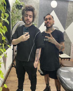 Rafael Lange Instagram - eu falei que ia tatuar o primeiro monstro que me matasse no hollow knight
foi ele
✒️: @rodferod