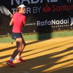 Rafael Nadal Instagram – Os traemos el resumen de la segunda etapa del @rafanadaltour by @santander_es 2024 celebrada en el @club_riogrande de Sevilla. ❤️🖤🤍

Este torneo juvenil de tenis solidario a beneficio de la @frnadal , no es un circuito más, es un circuito con ALGO MÁS.🔝

¡Gracias a todos por formar parte y nos vemos en Valldoreix! 😬

#rafanadaltour #sevilla #rafanadal #tenis #solidario #tennislover #rafanadaltou r2024 Club Río Grande