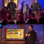 Rafinha Bastos Instagram - Fotos da noite desse sábado no Comedy Cellar. Em uma imagem, os melhores 15 minutos já vistos num palco de stand-up comedy. Na outra imagem, o encontro de Dave Chapelle, Chris Rock e Azis Ansari. 🇺🇸 Photos from this Saturday night at the Comedy Cellar. In one image, the best 15 minutes ever seen on a stand-up comedy stage. In the other image, the meeting of Dave Chapelle, Chris Rock and Azis Ansari. Village Underground