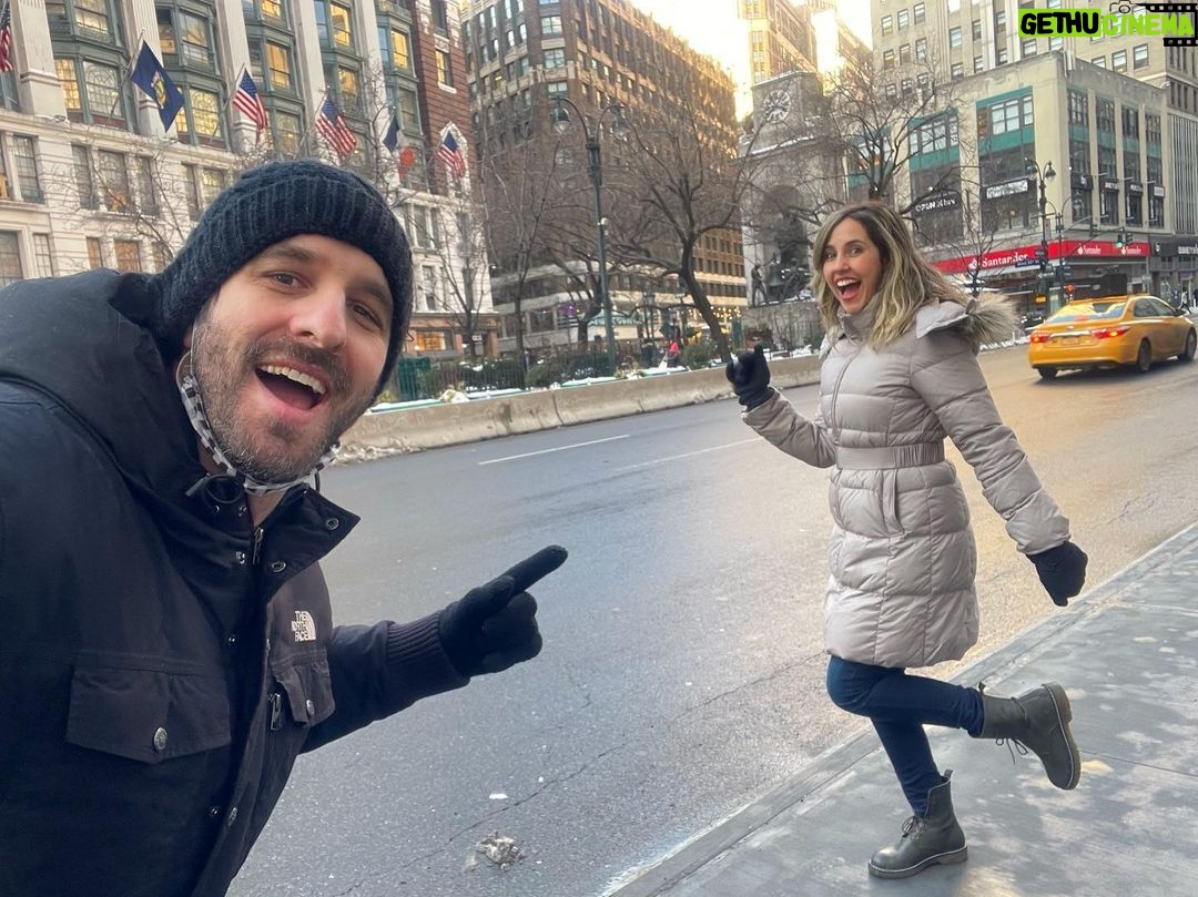 Rafinha Bastos Instagram - Essa gatinha aqui acaba de lançar o seu canal no YouTube onde ela vai mostrar a vida dela (e tb a minha) em NY. TÁ MUITO LEGAL!!! Manhattan, New York