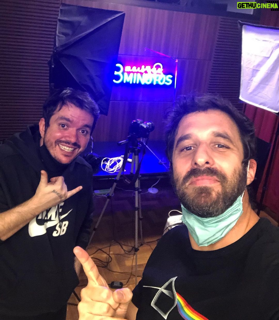 Rafinha Bastos Instagram - Papo incrível com esse cara. O Gaules é um streamer que criou uma conexão honesta, sincera e muito especial com o seu público. É uma história que você precisa ouvir. O link nos meus stories.