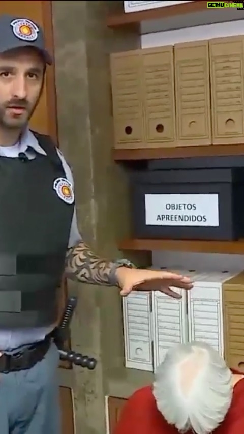 Rafinha Bastos Instagram - Ps: ‘Este vídeo contém maconha’. Em breve, novos episódios do Chamado Central no YouTube. #videonha