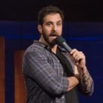 Rafinha Bastos Instagram - Eu em 2019 no @justforlaughs, o maior festival de comédia do mundo. Hoje as 10h, vai ao ar na @ctvcomedy (Canadá) o programa que gravei em Montreal ao lado de comediantes que admiro muito como Jim Dore (@tvsjondore), Andrew Santino (@cheetosantino), Modi (@modi_live), Jim Norton (@jimnorton) e Dan Soder (@dansoder). Não perde! E se você não mora no Canadá, vai ter que esperar meu especial em inglês. Pretendo lançar logo, logo 🤞 (de preferência depois do Corona pq gravar no parque ou no drive-in seria triste). /// 🇺🇸 Me at @justforlaughs in 2019. Today at 10pm, @ctvcomedy will air the program I recorded in Montreal alongside with guys like Jim Dore (@tvsjondore), Andrew Santino (@cheetosantino), Modi (@modi_live), Jim Norton (@jimnorton) e Dan Soder (@dansoder) will be aired on @ctvcomedy (Canada) ). Don't lose! And if you don't live in Canada, you'll have to wait for my special in English that I intend to release soon (after the virus, because shoot it at the park or at a drive-in would be the saddest thing ever). Just For Laughs