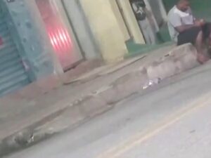 Rafinha Bastos Instagram - Mais um George Floyd de todo dia no Brasil. Ah... se o mundo soubesse como são as coisas aqui. A imagem é tão comum para nós, que nem choca mais. O mundo protestando a morte de 1 homem e nós anestesiados... cansados. #policebrutality #brasil /// 🇺🇸 The Georges Floyds of every day in Brazil. Ah... if the world knew how things are here. The image is so common to us that it doesn’t shock us anymore. The world protesting the death of 1 man and we were anesthetized ... tired. Sad.