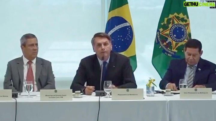 Rafinha Bastos Instagram - A poesia de JAIR BOLSONARO. Um rápido resumo da reunião ministerial. #bolsonaro #família