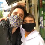 Rafinha Bastos Instagram - Postando essa no feed pra, no futuro, olhar pra trás e lembrar com ele: Filho, lembra de quando só usávamos esse máscara? Saudade da era pré capacete anti-radioativo.... aquele tempo em que saíamos pra rua sem estes trajes pressurizados que apertam nossos testículos. São Paulo, Brazil
