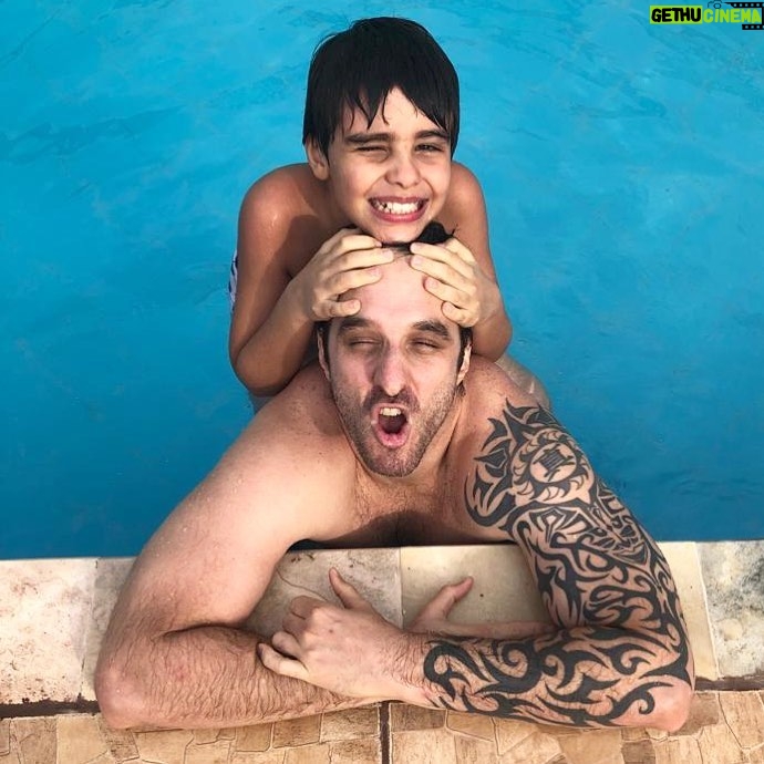 Rafinha Bastos Instagram - É bonito. Juro que é meu filho. /// 🇺🇸 Handsome. I swear it’s my kid. Sorocaba, Brazil