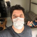 Rafinha Bastos Instagram - O drama do nariz grande em tempos de pandemia - Meu nariz gigantesco empurra a máscara pra frente, criando aberturas em ambos os lados e assim permitindo a contaminação. Atenção: Preciso urgentemente da máscara do Pica-Pau, do Garibaldo ou de uma lona de circo. #NarigudoÉgrupoDeRisco São Paulo, Brazil