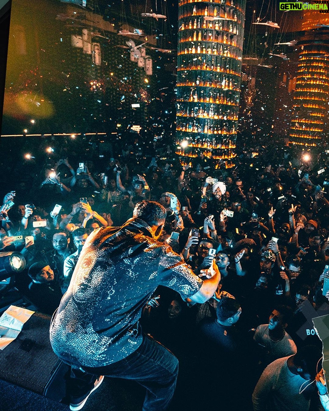 Raftaar - 156.6K Likes - Shukarguzaar - Aapka Raftaar.
🌹🧿❤️🧿🌹
Dil khush hojata hai jab mere gaano ke sang tumhara honth hilte hain. Dhanywaad.
MUMBAI-INTENSITY TOUR.
📈🧿🥷🧿📈
Agla station PUNE. Get you tickets now. LINK IN BIO ☝️☝️☝️
styled @volambiladki
📸 @thatrecklessboy
@team.innovation @kalamkaarmusic
#raftaar #intensitytour #kalamkaar #india
