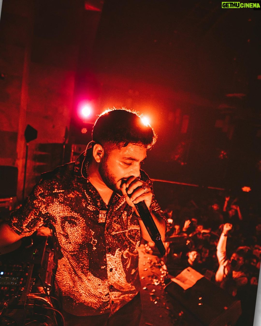 Raftaar - 156.6K Likes - Shukarguzaar - Aapka Raftaar.
🌹🧿❤️🧿🌹
Dil khush hojata hai jab mere gaano ke sang tumhara honth hilte hain. Dhanywaad.
MUMBAI-INTENSITY TOUR.
📈🧿🥷🧿📈
Agla station PUNE. Get you tickets now. LINK IN BIO ☝️☝️☝️
styled @volambiladki
📸 @thatrecklessboy
@team.innovation @kalamkaarmusic
#raftaar #intensitytour #kalamkaar #india