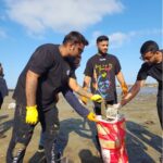 Raftaar Instagram – Thank you mere bhai @raftaarmusic for joining us today and making 264th week of @beachwarriorsindia strongest 💪✨️

#Earthday became even more special  with your presence and motivation 💚✨️

Eagerly waiting for more such projects together 🤞

Love you Bhai 🧿🤗❤️ Juhu Koliwada