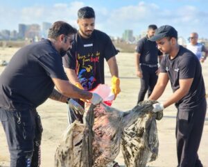Raftaar Instagram - Thank you mere bhai @raftaarmusic for joining us today and making 264th week of @beachwarriorsindia strongest 💪✨️

#Earthday became even more special  with your presence and motivation 💚✨️

Eagerly waiting for more such projects together 🤞

Love you Bhai 🧿🤗❤️