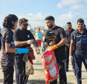 Raftaar Instagram - Thank you mere bhai @raftaarmusic for joining us today and making 264th week of @beachwarriorsindia strongest 💪✨️

#Earthday became even more special  with your presence and motivation 💚✨️

Eagerly waiting for more such projects together 🤞

Love you Bhai 🧿🤗❤️