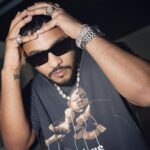 Raftaar Instagram - Yeh saari badi news tumse chupate chupate mera sarr dard ho raha hai but toofan se pehle shaanti zaroori hai. 🥷🧿🚀 Simple sa jawaab dedo bas….💭💭 Old School or New School ?? . . . . . 📸 @kartikkher ⭕️🩸 @kalamkaarmusic @akprojekts Delhi, India
