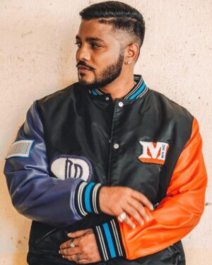 Raftaar Instagram - Gardish me milenge.
#howtohate 🚶‍♂️

📸 : @vishalsaxenaphotography 
@kalamkaarmusic