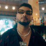 Raftaar Instagram - Aap sab ka pyaar hai, tabhi Raftaar hai. Suniye mera latest gaana Ghana Kasoota aur follow kariye mujhe Spotify par, to listen to more of my music. Ghana Kasoota gaana suniye aur ghani kasooti playlists banaiye. God bless 🌟 #GhanaKasoota @surbhijyoti @rashmeetkaurofficial @sonymusicindia @kalamkaarmusic @akprojekts @avvysra @b2getherpros @deepaknandal21 @shaziasamji @piyush_bhagat @spotify @spotifyindia