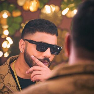 Raftaar Instagram - Drop the name of your city below…🏠
I got a plan.🩸🩸🩸
.
@kalamkaarmusic #winnerscircle #jahanbolowahanraa
📸 @kartikkher