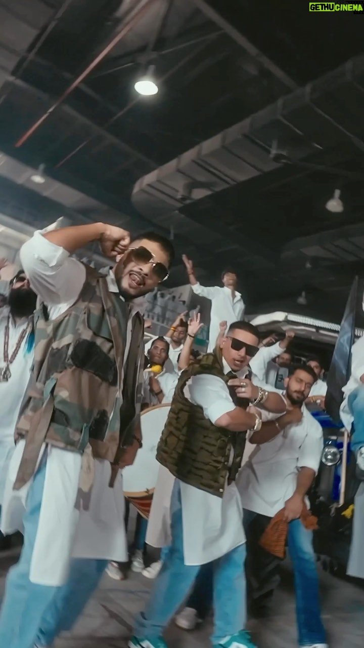 Raftaar - 164.5K Likes - CBK OUT NOW!! On All Streaming Platforms 🔥
@raftaarmusic
@dhanda_nyoliwala
@yeahproof
@b2getherpros
@vyrlharyanvi
YT Link In Bio