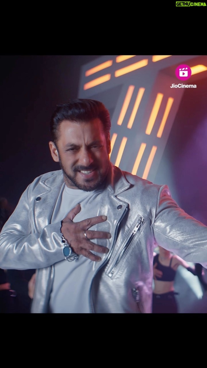 Raftaar - 167.9K Likes - Entertainment ka dose hoga double jab asli boss, yaani aap recreate karenge the Bigg Boss OTT 2 Anthem ka hookstep 🥳💃
Use #LagiBachi and #BBOTT2onJioCinema and tag us in your videos.
#BBOTT2 streaming free 17 June onwards only on #JioCinema.
@beingsalmankhan @raftaarmusic
#BBOTT2onJioCinema #BigBossOTT2