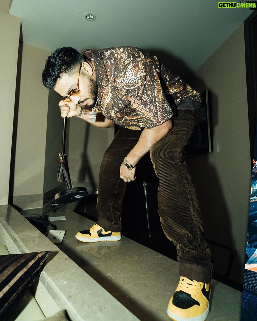 Raftaar - 156.6K Likes - Shukarguzaar - Aapka Raftaar.
🌹🧿❤️🧿🌹
Dil khush hojata hai jab mere gaano ke sang tumhara honth hilte hain. Dhanywaad.
MUMBAI-INTENSITY TOUR.
📈🧿🥷🧿📈
Agla station PUNE. Get you tickets now. LINK IN BIO ☝️☝️☝️
styled @volambiladki
📸 @thatrecklessboy
@team.innovation @kalamkaarmusic
#raftaar #intensitytour #kalamkaar #india