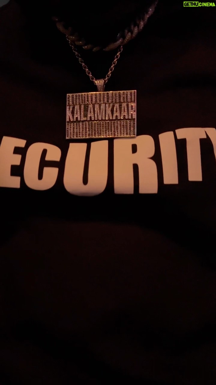 Raftaar - 555.9K Likes - When I snuck into Kr$na’s concert as security.
🥷🥷🥷
This here is my response to your response on my EP.
⭕️🩸⭕️.