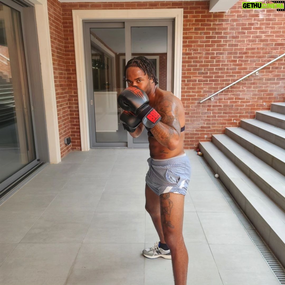 Raheem Sterling Instagram - First time boxing go easy on the comments🤣🤣