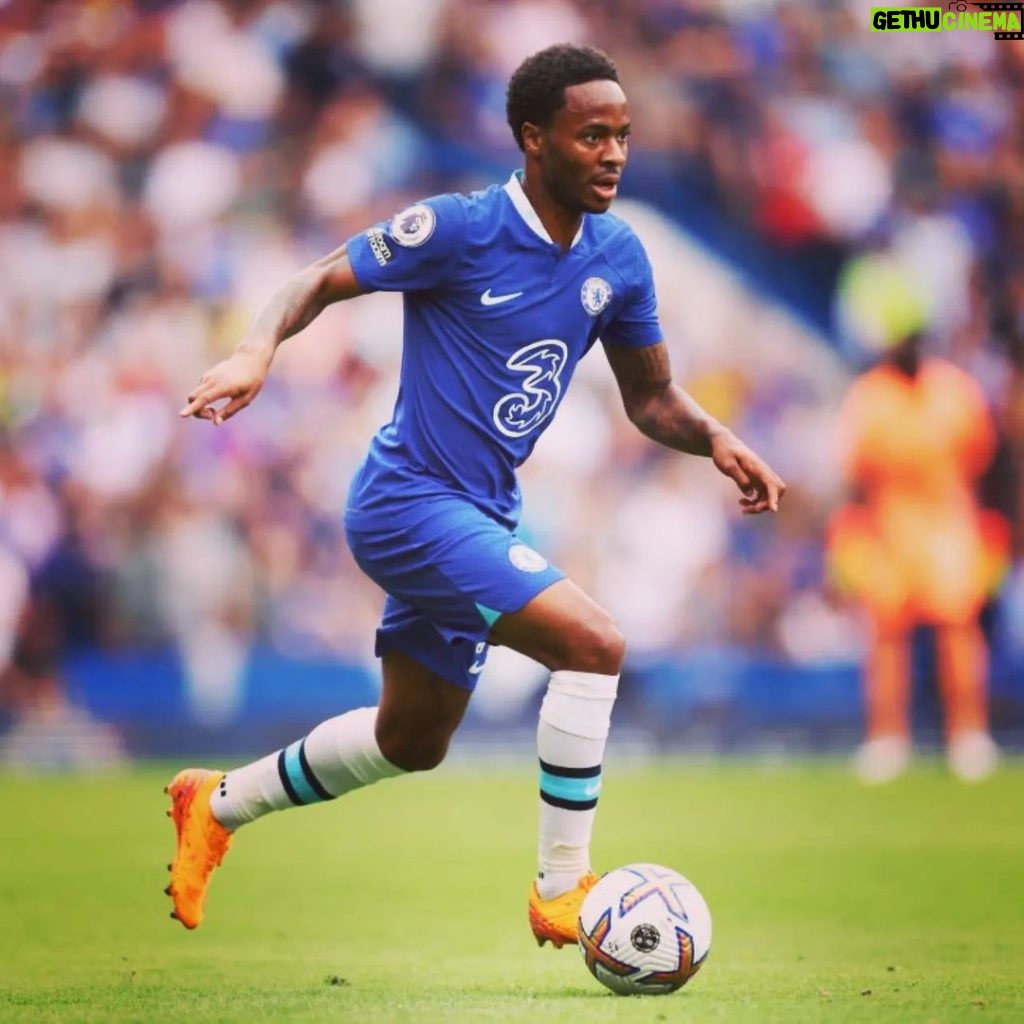 Raheem Sterling Instagram - Left it late but we never gave up @chelseafc 🙌🏾 Stamford Bridge