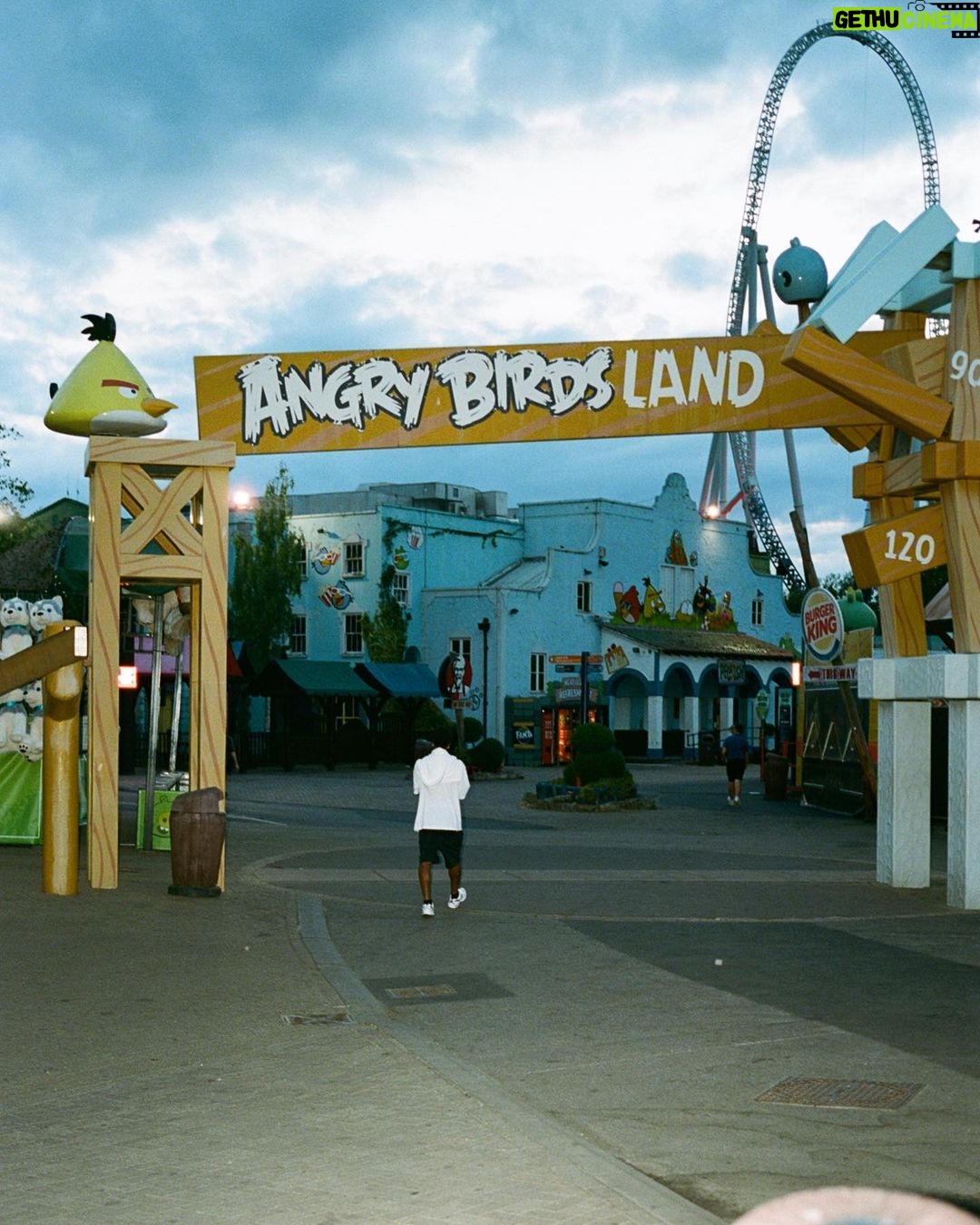 Raheem Sterling Instagram - Thorpe Park after hours 🎢