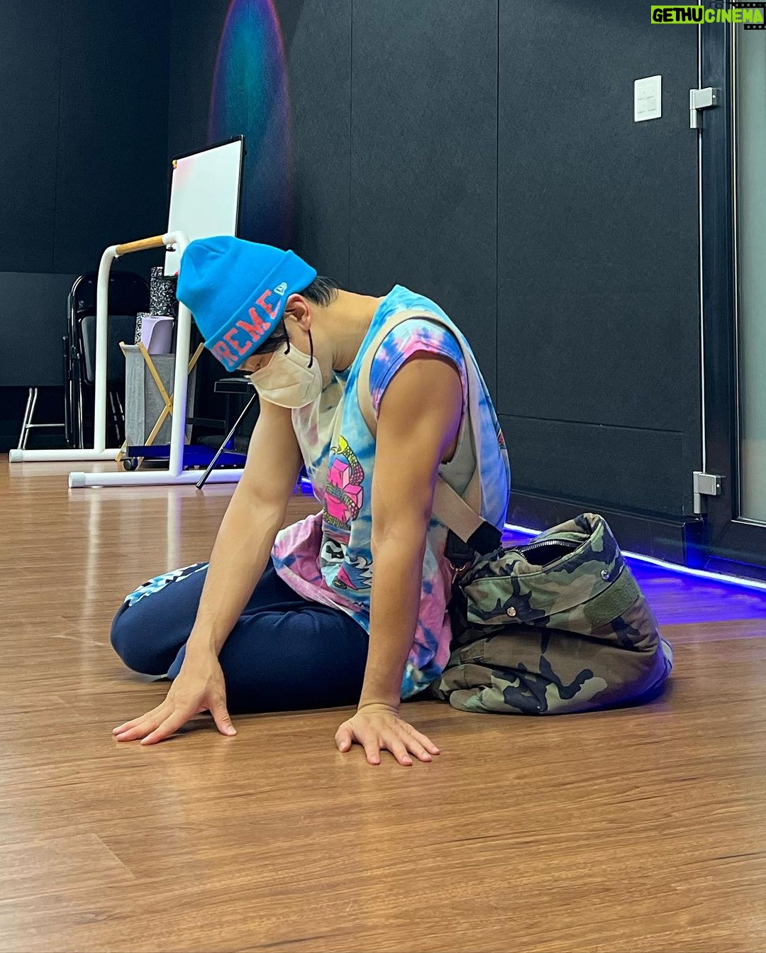 Rain Instagram - μ€λΉ μμπ₯π₯π₯π₯. π
π
π
κ·Όλ° μ°μ΅μ€ μ€μλ§μ λ€λ¦¬μ νμ΄ νλ¦¬κ³ μ μ΄ λ‘κΈ΄λ€ λ°μ λΉλ μ€κ³ β¦