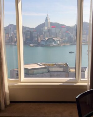 Rain Instagram - #hongkong🇭🇰 #gotowork#merrychristmas 🎄