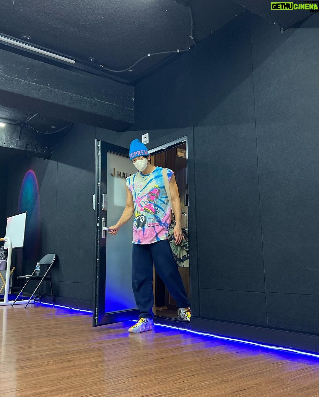 Rain Instagram - μ€λΉ μμπ₯π₯π₯π₯. π
π
π
κ·Όλ° μ°μ΅μ€ μ€μλ§μ λ€λ¦¬μ νμ΄ νλ¦¬κ³ μ μ΄ λ‘κΈ΄λ€ λ°μ λΉλ μ€κ³ β¦