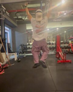 Rain Instagram - Merry Christmas 🎁🎄 …눈이 오나 비가 오나 크리스마스이브고 뭐고 운동은 매일 이유 없음 잠 안잠 정신력 중요 …운동하려고 그냥 함 …역시 클럽은 헬스 클럽….❤️👍🏻🔥🎄