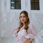 Raisa Andriana Instagram - Happy International Women’s day! Bertepatan dengan rilisan aku hari ini, kemarin di The Langham - Jakarta. Kemarin, aku & perempuan-perempuan hebat ini telah merayakan sekaligus mengapresiasi diri sendiri karena telah melewati masa tumbuh dari sosok gadis belia menjadi seorang wanita yg bisa bertahan sampai saat ini 🥹 Lewat perayaan kemarin, aku harap semua perempuan hebat ini bisa menyalurkan energi baik juga untuk kamu di luar sana untuk bisa selalu mengingat dan mengapresiasi perjalanan kamu yaa. Karena untuk jadi diri kita yang sekarang, pasti ada proses yang panjang untuk sampai ke sini 🫶🏻 #TheGirlThatIUsedToBe