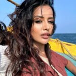 Raiza Wilson Instagram – Come let’s meet and chill 🎀