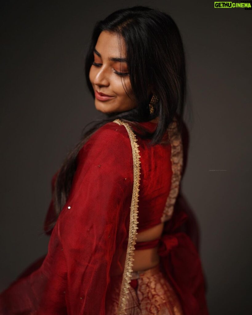 Rajisha Vijayan Instagram - அனைவருக்கும் இனிய பொங்கல் நாள் வாழ்த்துக்கள் ♥️ Wish you all a very happy and prosperous Pongal ♥️ Outfit: @ashwinimathoor_couture Shot by: @jiksonphotography #happypongal #pongalwishes #makarsakrantiwishes