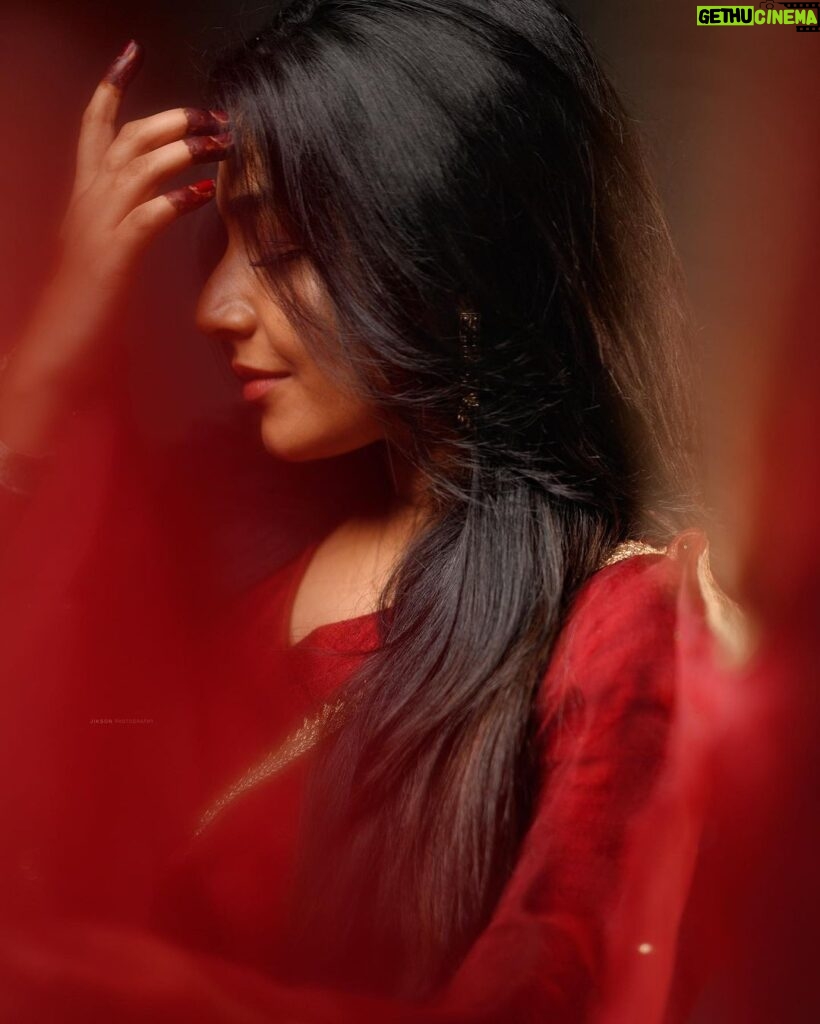 Rajisha Vijayan Instagram - A dash of red in this black and white world! ♥ @ashwinimathoor_couture x @jiksonphotography