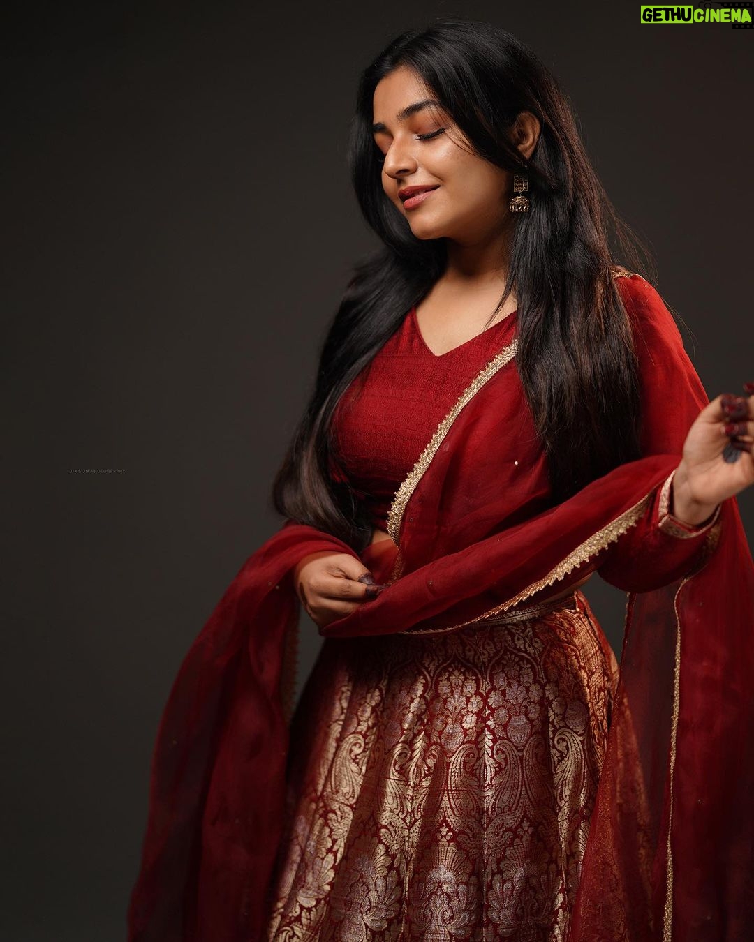 Rajisha Vijayan Instagram - அனைவருக்கும் இனிய பொங்கல் நாள் வாழ்த்துக்கள் ♥️ Wish you all a very happy and prosperous Pongal ♥️ Outfit: @ashwinimathoor_couture Shot by: @jiksonphotography #happypongal #pongalwishes #makarsakrantiwishes