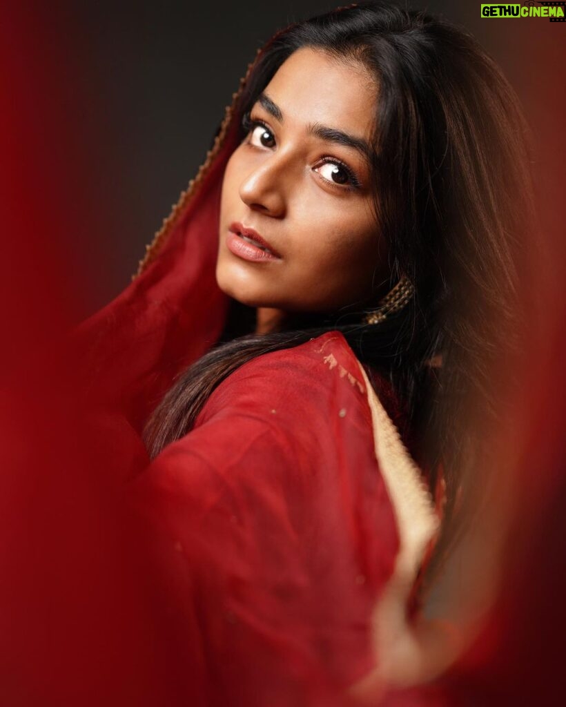 Rajisha Vijayan Instagram - A dash of red in this black and white world! ♥️ @ashwinimathoor_couture x @jiksonphotography