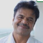 Rajpal Naurang Yadav Instagram - जब भी मैं अपने बचपन के बारे में सोचता हूं तो मुझे हरे-भरे खेत, मिट्टी की खुशबू और हवा में फसलों की हल्की-हल्की सरसराहट याद आ जाती है। उन बेपरवाह पलों को याद करना मुझे हमेशा शांति की अनुभूति करवाता है। वहीं हर दिन लाखों भारतीयों को भोजन मिल सके, इसके लिए खेतों में रोज कठिन परिस्थितियों में भी लगातार मेहनत करने वाले किसानों की यादें मुझे प्रेरणा से भर देती हैं। आज जब Dhanuka के ‘इंडिया का प्रणाम’ अभियान को एक साल पूरा हो गया है, तो मैं इस मौके पर राष्ट्र के लिए अमूल्य योगदान देने वाले ‘अन्नदाता’ के प्रति अपनी सराहना और सम्मान व्यक्त करता हूं। एक गौरवान्वित भारतीय के रूप में, मैं प्रत्येक नागरिक की ओर से उनके अटूट समर्पण और अथक प्रयासों को प्रणाम करता हूं। #DhanukaAgritech #IndiaKaPranam #IndianFarmers #gratitude #cropsolutions