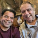 Rajpal Naurang Yadav Instagram - जब जब आपसे मिलता हूँ, तो कुछ धमाल करने की ऊर्जा मिलती हैं ॥ आप खूब स्वस्त रहे, मस्त रहे और व्यस्त रहे David Sir. Lots of love to you. ❤️ #daviddhawan #rajpalyadav